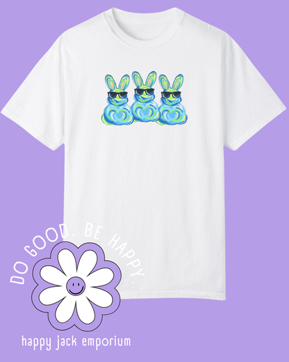 3 fluffy Easter bunnies (green/blue) - Comfort Colors Tshirt