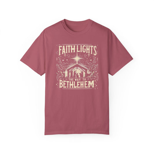 Faith lights the way to Bethlehem Nativity Luke 2 T-shirt